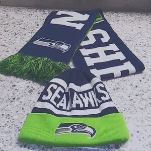 New NFL  SEAHAWKS scarf & bennie set